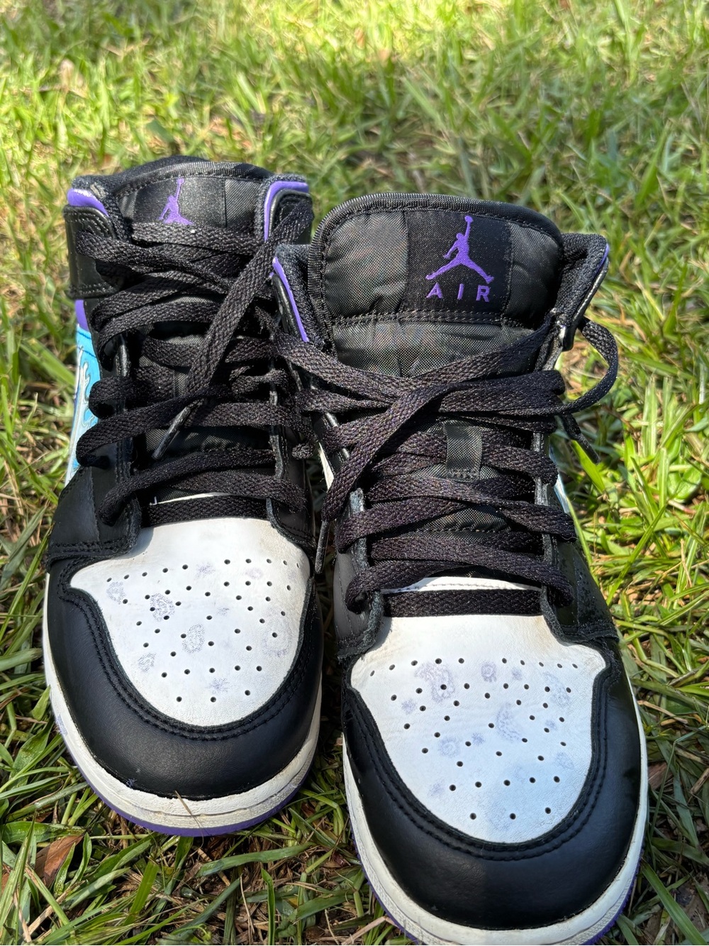 Jordan Kids High-Top Sneakers in Black, White & Purple 6.5